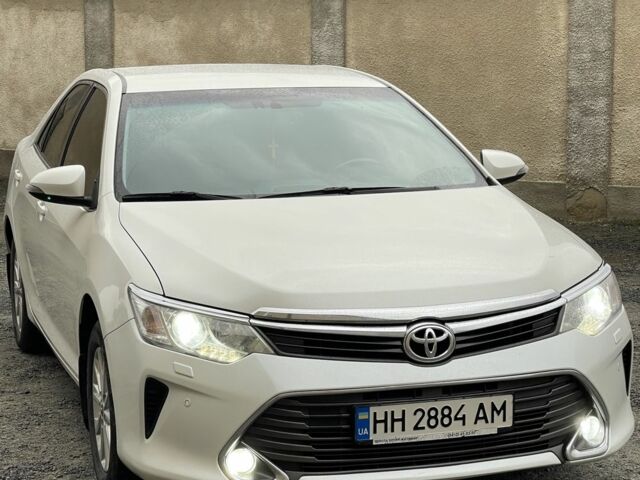 Белый Тойота Камри, объемом двигателя 2.5 л и пробегом 247 тыс. км за 15333 $, фото 1 на Automoto.ua