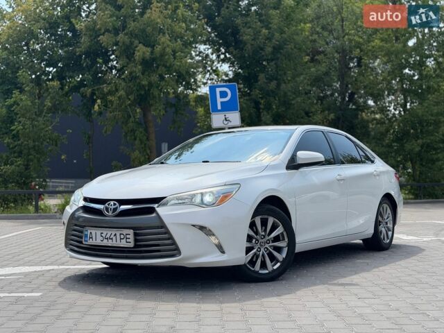 Белый Тойота Камри, объемом двигателя 2.49 л и пробегом 205 тыс. км за 12500 $, фото 1 на Automoto.ua