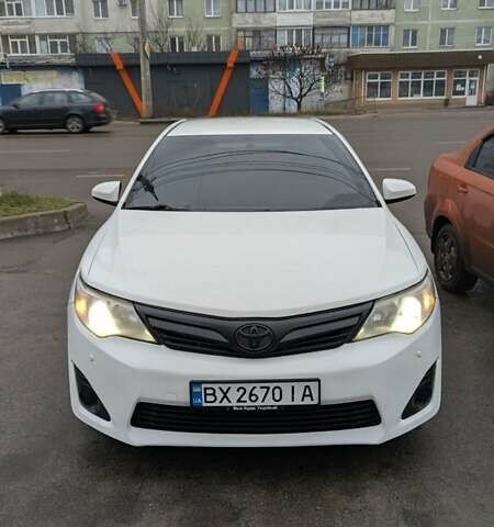 Белый Тойота Камри, объемом двигателя 2.49 л и пробегом 172 тыс. км за 9300 $, фото 1 на Automoto.ua