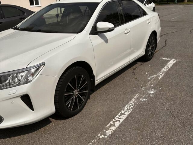 Білий Тойота Камрі, об'ємом двигуна 2.5 л та пробігом 102 тис. км за 15000 $, фото 1 на Automoto.ua