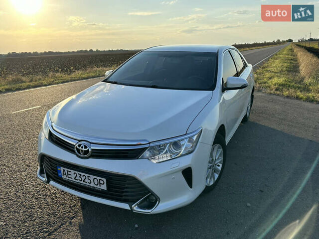 Белый Тойота Камри, объемом двигателя 2.49 л и пробегом 186 тыс. км за 17000 $, фото 1 на Automoto.ua