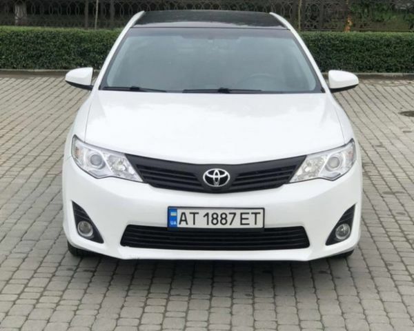 Белый Тойота Камри, объемом двигателя 2.5 л и пробегом 140 тыс. км за 11700 $, фото 1 на Automoto.ua