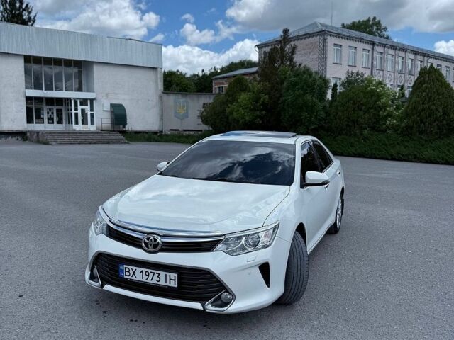 Белый Тойота Камри, объемом двигателя 2.49 л и пробегом 221 тыс. км за 16800 $, фото 1 на Automoto.ua