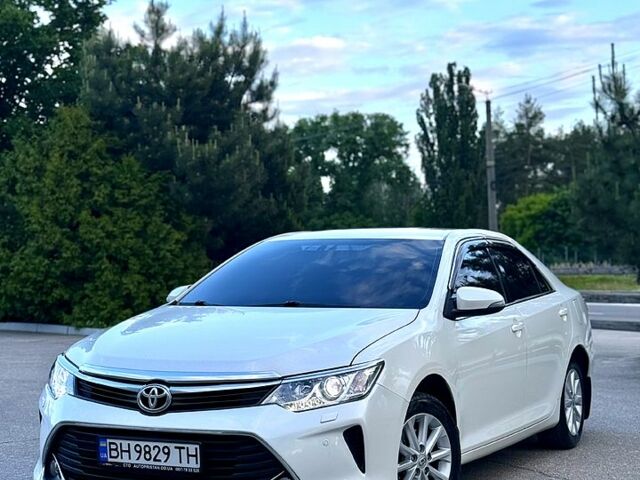 Белый Тойота Камри, объемом двигателя 2.5 л и пробегом 189 тыс. км за 14899 $, фото 1 на Automoto.ua