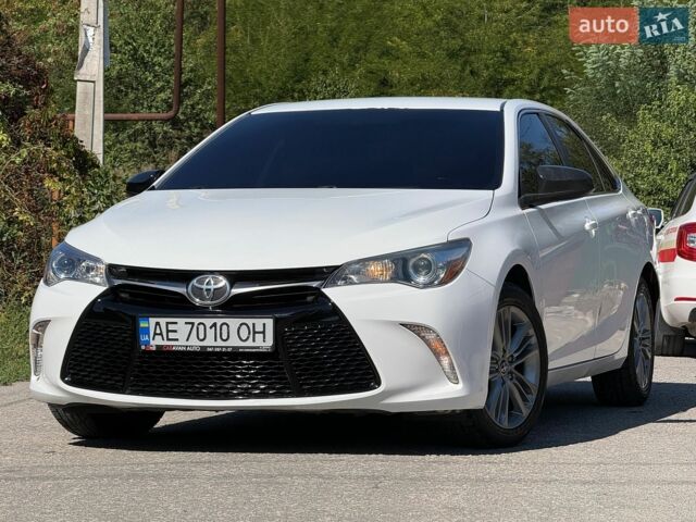 Белый Тойота Камри, объемом двигателя 2.49 л и пробегом 140 тыс. км за 12800 $, фото 1 на Automoto.ua