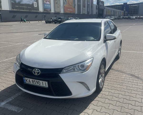 Белый Тойота Камри, объемом двигателя 2.49 л и пробегом 333 тыс. км за 11900 $, фото 1 на Automoto.ua