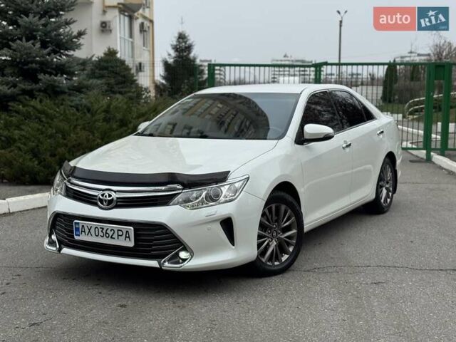 Белый Тойота Камри, объемом двигателя 2.49 л и пробегом 172 тыс. км за 17900 $, фото 1 на Automoto.ua