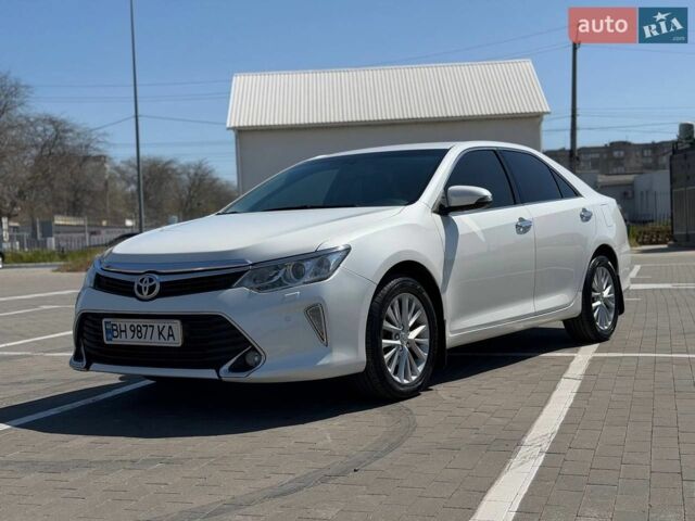 Белый Тойота Камри, объемом двигателя 2.5 л и пробегом 169 тыс. км за 16200 $, фото 1 на Automoto.ua