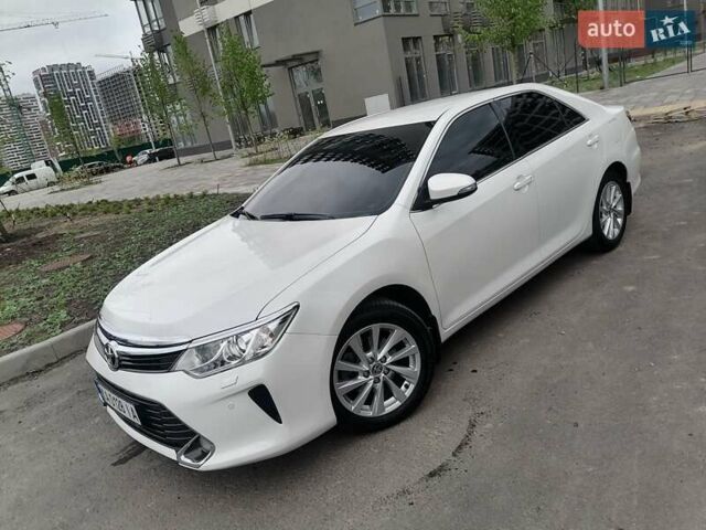 Белый Тойота Камри, объемом двигателя 2.49 л и пробегом 189 тыс. км за 18750 $, фото 1 на Automoto.ua