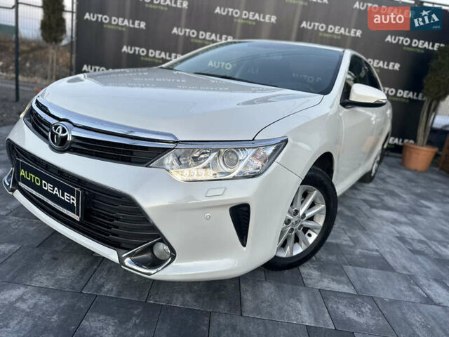 Белый Тойота Камри, объемом двигателя 2.49 л и пробегом 79 тыс. км за 17500 $, фото 1 на Automoto.ua