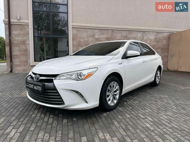 Белый Тойота Камри, объемом двигателя 2.5 л и пробегом 124 тыс. км за 16700 $, фото 1 на Automoto.ua