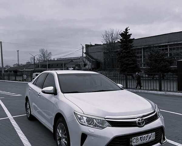 Белый Тойота Камри, объемом двигателя 2.5 л и пробегом 130 тыс. км за 20700 $, фото 1 на Automoto.ua