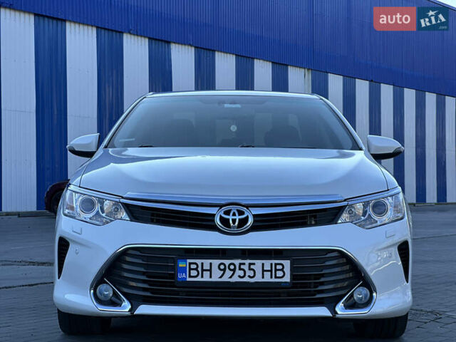 Белый Тойота Камри, объемом двигателя 2.49 л и пробегом 172 тыс. км за 16700 $, фото 1 на Automoto.ua