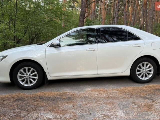 Белый Тойота Камри, объемом двигателя 2.5 л и пробегом 224 тыс. км за 16200 $, фото 1 на Automoto.ua