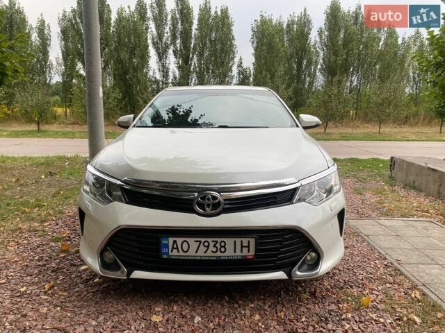 Білий Тойота Камрі, об'ємом двигуна 2.49 л та пробігом 235 тис. км за 13500 $, фото 1 на Automoto.ua