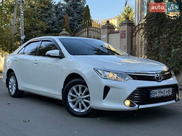 Белый Тойота Камри, объемом двигателя 2.49 л и пробегом 87 тыс. км за 18700 $, фото 1 на Automoto.ua