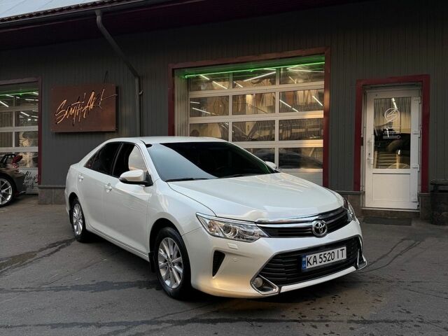 Белый Тойота Камри, объемом двигателя 2.49 л и пробегом 145 тыс. км за 17500 $, фото 1 на Automoto.ua