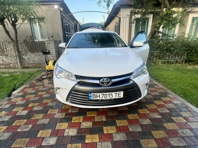Белый Тойота Камри, объемом двигателя 2.5 л и пробегом 120 тыс. км за 12500 $, фото 1 на Automoto.ua
