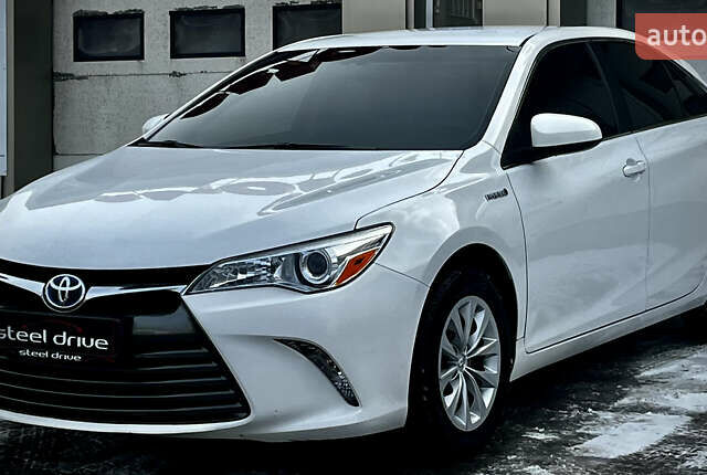 Белый Тойота Камри, объемом двигателя 2.49 л и пробегом 124 тыс. км за 16899 $, фото 1 на Automoto.ua