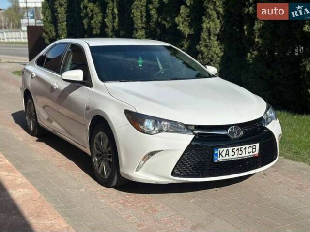 Белый Тойота Камри, объемом двигателя 2.5 л и пробегом 102 тыс. км за 14400 $, фото 1 на Automoto.ua