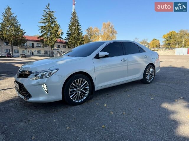 Белый Тойота Камри, объемом двигателя 2.49 л и пробегом 136 тыс. км за 17500 $, фото 1 на Automoto.ua