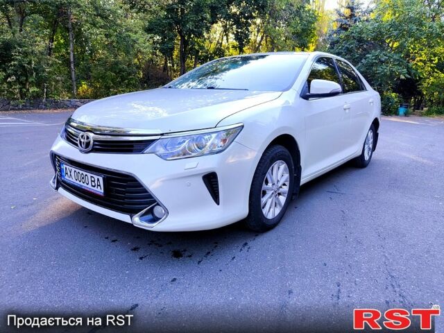 Белый Тойота Камри, объемом двигателя 2.5 л и пробегом 190 тыс. км за 15999 $, фото 1 на Automoto.ua