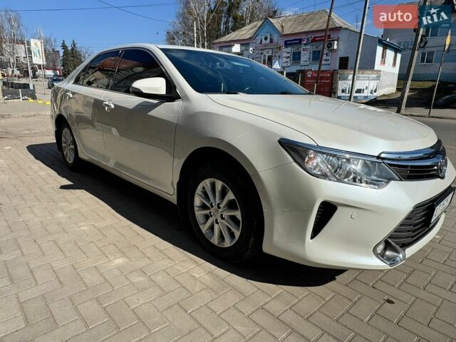Белый Тойота Камри, объемом двигателя 2.49 л и пробегом 191 тыс. км за 15500 $, фото 1 на Automoto.ua