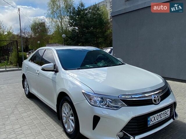 Белый Тойота Камри, объемом двигателя 2.49 л и пробегом 175 тыс. км за 15499 $, фото 1 на Automoto.ua