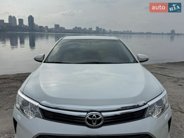 Белый Тойота Камри, объемом двигателя 2.49 л и пробегом 67 тыс. км за 19700 $, фото 1 на Automoto.ua