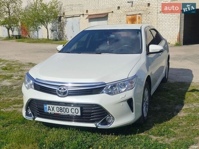 Белый Тойота Камри, объемом двигателя 2.49 л и пробегом 185 тыс. км за 17300 $, фото 1 на Automoto.ua