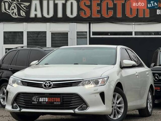 Белый Тойота Камри, объемом двигателя 2.49 л и пробегом 197 тыс. км за 16900 $, фото 1 на Automoto.ua