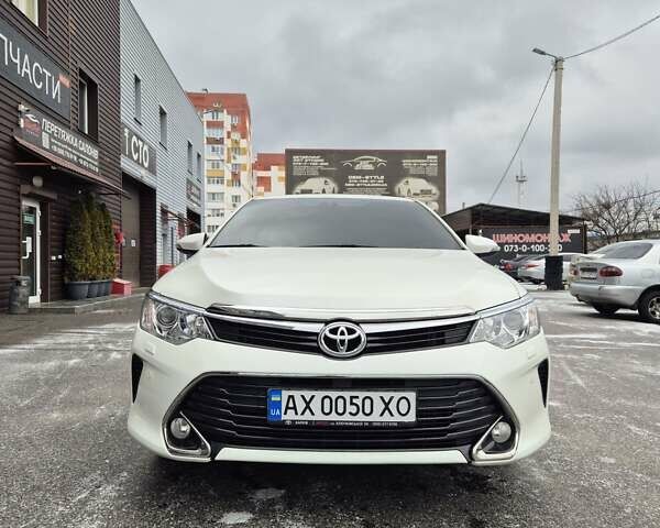 Белый Тойота Камри, объемом двигателя 2.49 л и пробегом 113 тыс. км за 17200 $, фото 1 на Automoto.ua