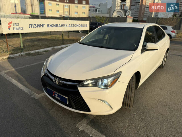 Белый Тойота Камри, объемом двигателя 2.49 л и пробегом 192 тыс. км за 13400 $, фото 1 на Automoto.ua