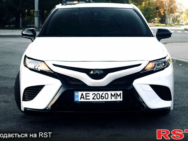 Білий Тойота Камрі, об'ємом двигуна 2.5 л та пробігом 14 тис. км за 23500 $, фото 1 на Automoto.ua