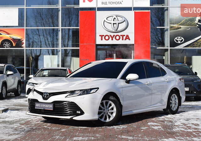 Білий Тойота Камрі, об'ємом двигуна 2.49 л та пробігом 135 тис. км за 19800 $, фото 1 на Automoto.ua
