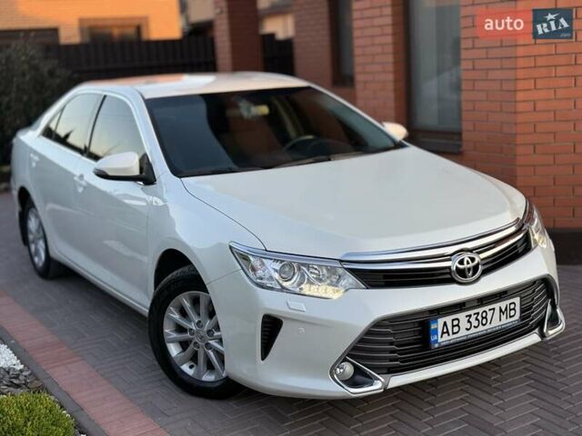 Белый Тойота Камри, объемом двигателя 2.49 л и пробегом 67 тыс. км за 18900 $, фото 1 на Automoto.ua