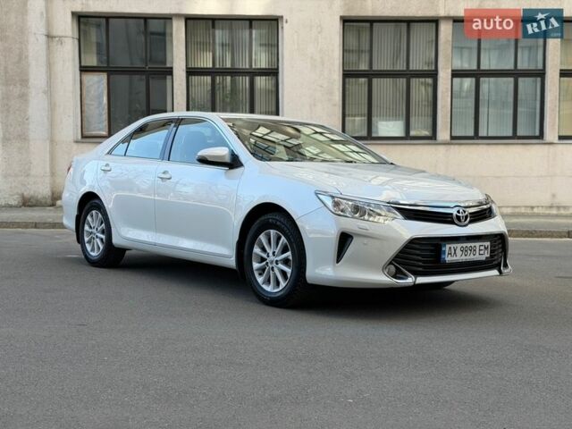 Белый Тойота Камри, объемом двигателя 2.49 л и пробегом 120 тыс. км за 19000 $, фото 1 на Automoto.ua