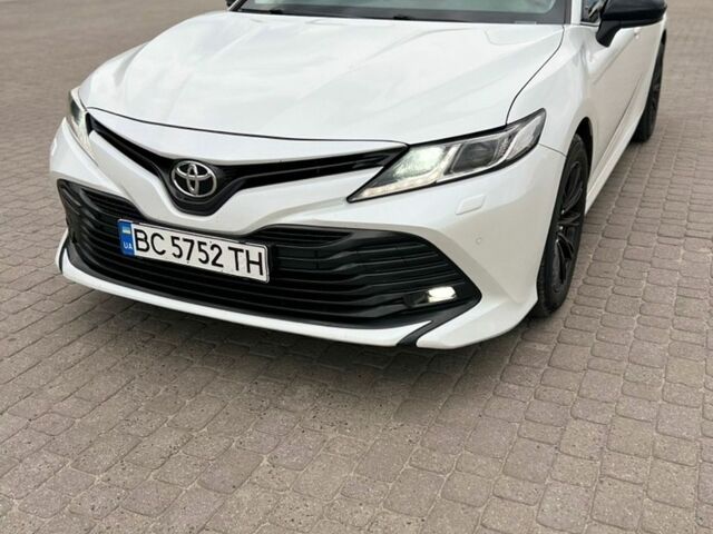 Белый Тойота Камри, объемом двигателя 2.49 л и пробегом 166 тыс. км за 23500 $, фото 1 на Automoto.ua