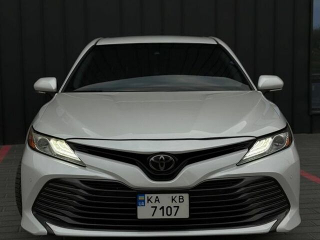 Белый Тойота Камри, объемом двигателя 2.5 л и пробегом 159 тыс. км за 17800 $, фото 1 на Automoto.ua