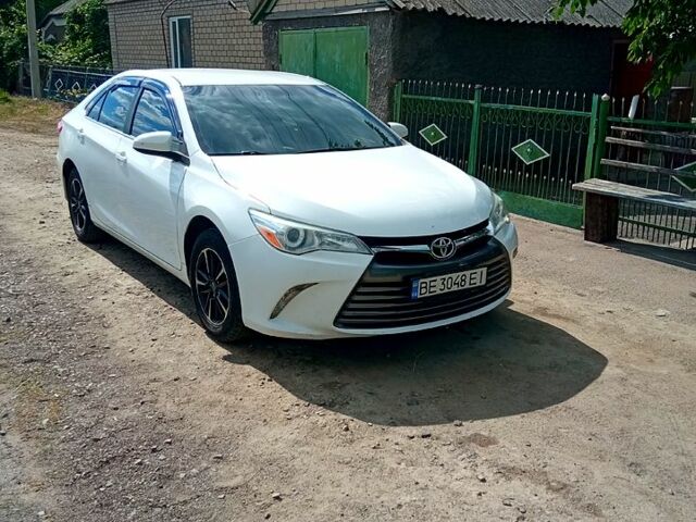 Белый Тойота Камри, объемом двигателя 2.5 л и пробегом 125 тыс. км за 12600 $, фото 1 на Automoto.ua