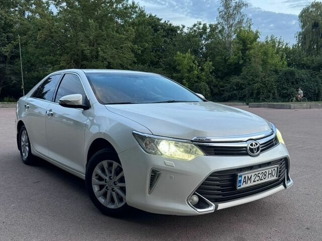 Білий Тойота Камрі, об'ємом двигуна 2.49 л та пробігом 210 тис. км за 15500 $, фото 1 на Automoto.ua