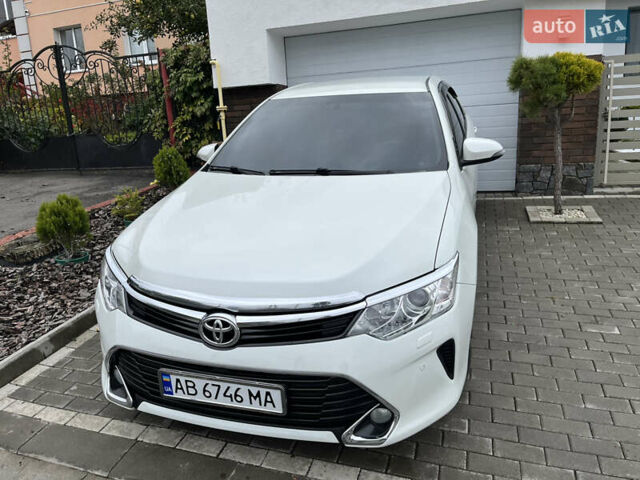 Белый Тойота Камри, объемом двигателя 2.49 л и пробегом 167 тыс. км за 16800 $, фото 1 на Automoto.ua