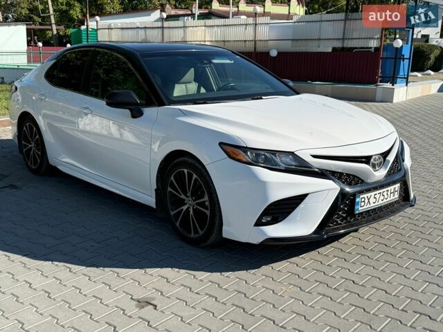 Белый Тойота Камри, объемом двигателя 2.5 л и пробегом 103 тыс. км за 17900 $, фото 1 на Automoto.ua
