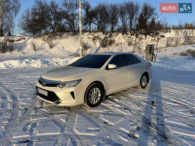 Белый Тойота Камри, объемом двигателя 2.49 л и пробегом 110 тыс. км за 19700 $, фото 1 на Automoto.ua
