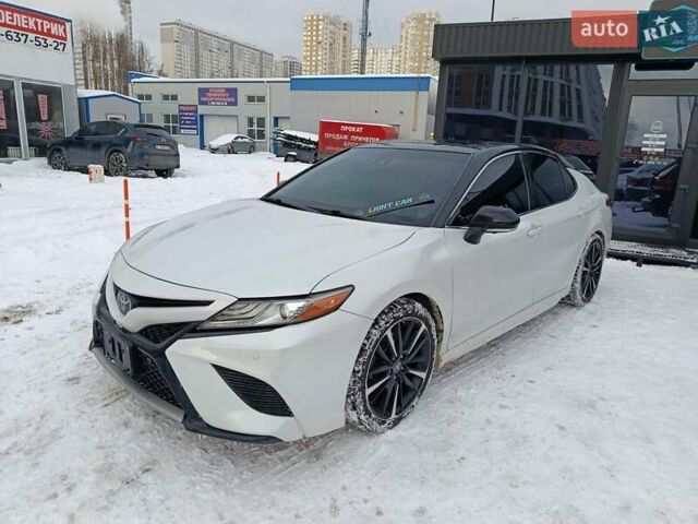 Белый Тойота Камри, объемом двигателя 2.49 л и пробегом 175 тыс. км за 22300 $, фото 1 на Automoto.ua