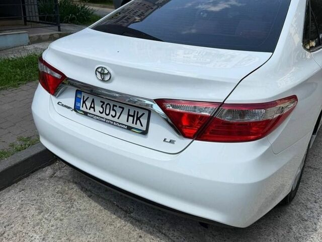 Белый Тойота Камри, объемом двигателя 2.49 л и пробегом 115 тыс. км за 14000 $, фото 1 на Automoto.ua