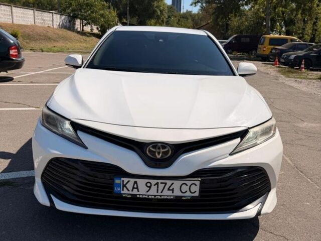 Білий Тойота Камрі, об'ємом двигуна 2.5 л та пробігом 138 тис. км за 15978 $, фото 1 на Automoto.ua