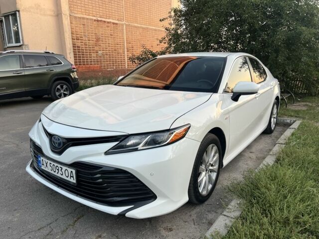 Білий Тойота Камрі, об'ємом двигуна 2.5 л та пробігом 210 тис. км за 18500 $, фото 1 на Automoto.ua