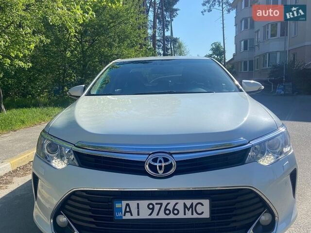 Белый Тойота Камри, объемом двигателя 2.49 л и пробегом 162 тыс. км за 19200 $, фото 1 на Automoto.ua