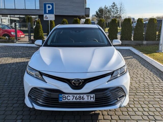 Білий Тойота Камрі, об'ємом двигуна 2.5 л та пробігом 144 тис. км за 17500 $, фото 1 на Automoto.ua